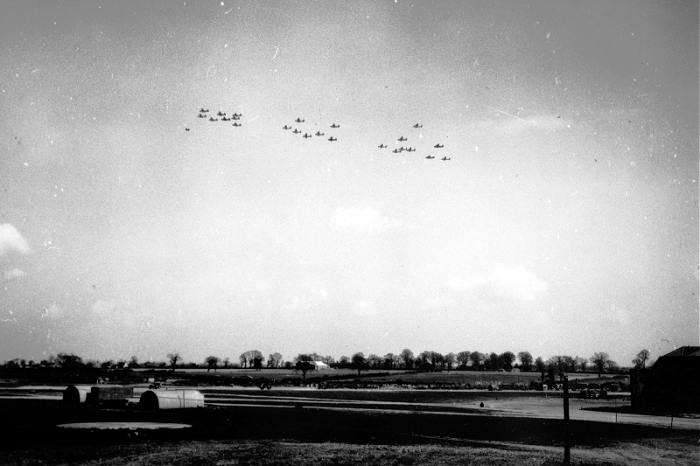 airbornesquadrons.jpg (33508 bytes)