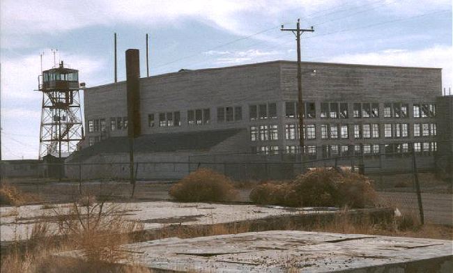 atcandhangar.jpg (48838 bytes)