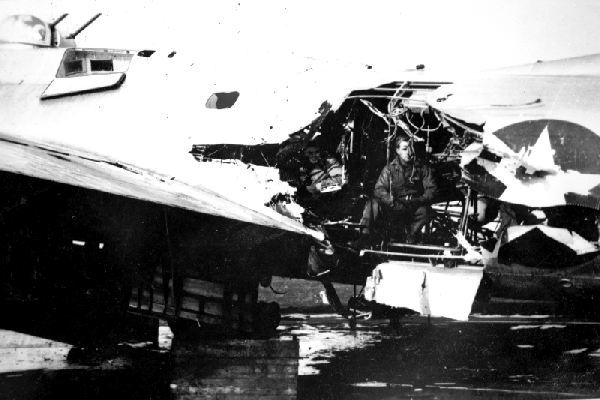 b17visitor2.jpg (40831 bytes)
