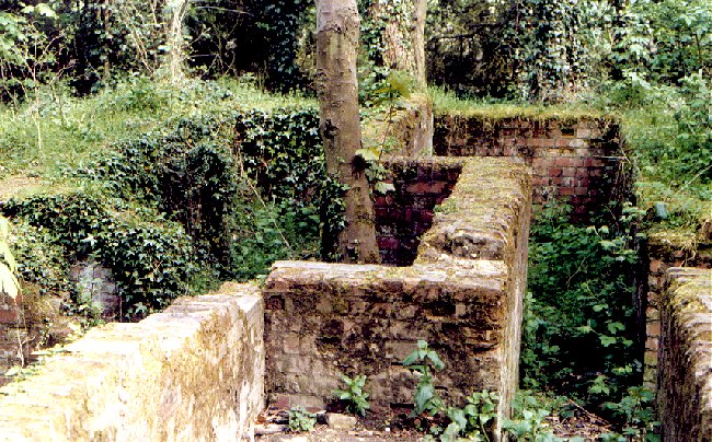 brickshelter.jpg (141752 bytes)