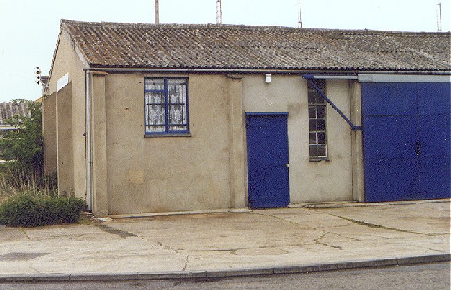 firepartyhut.jpg (84367 bytes)