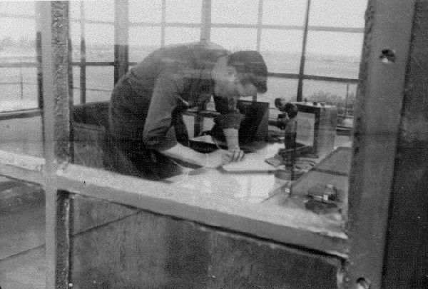 flyingcontrol.jpg (54600 bytes)