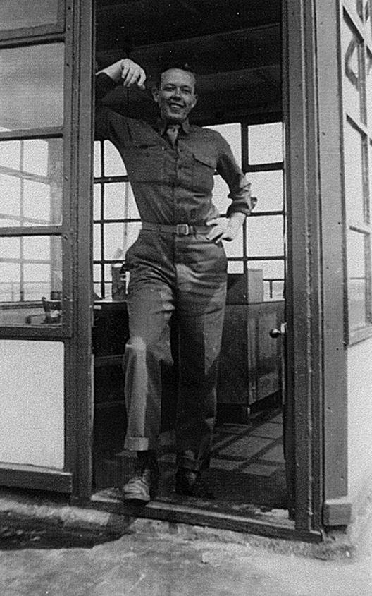 glasstower.jpg (87945 bytes)
