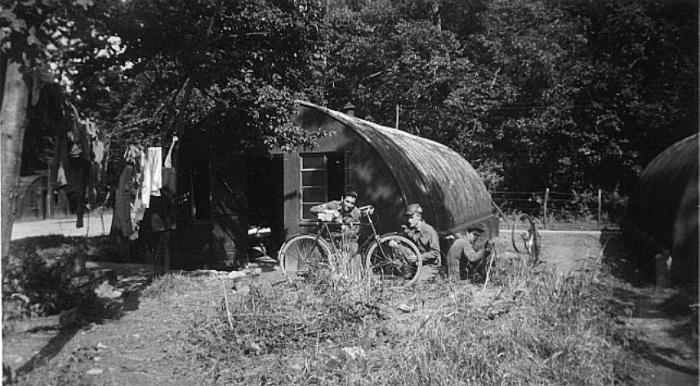 nissenhut.jpg (63616 bytes)