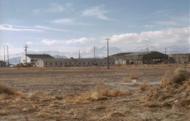 operationsandhangararea.jpg (51877 bytes)