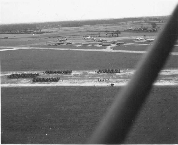 paradeb.jpg (39782 bytes)