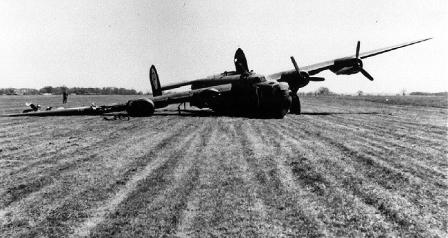 stingercrash1.jpg (71588 bytes)